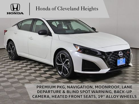 Used 2023 Nissan Altima 2.5 SR w/ SR Premium Package AWD/4WD image 1