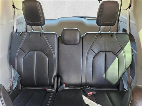 Used 2023 Chrysler Pacifica Touring-L FWD image 19