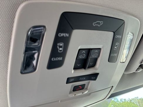 New 2026 Toyota Sienna XLE FWD image 40