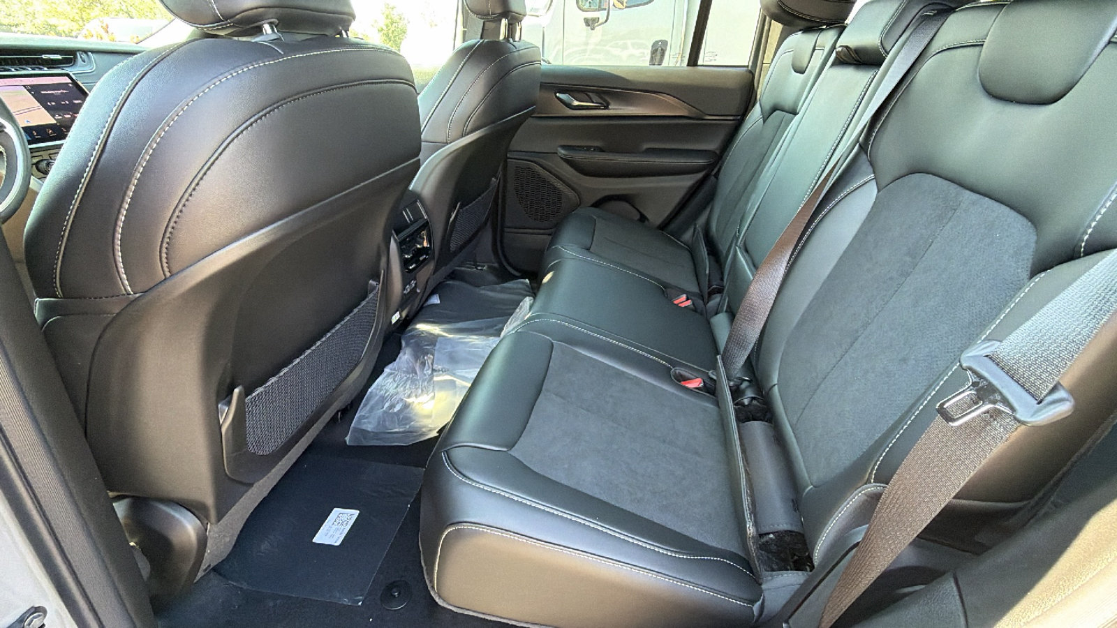 New 2027 Jeep Grand Cherokee Laredo X AWD/4WD image 20