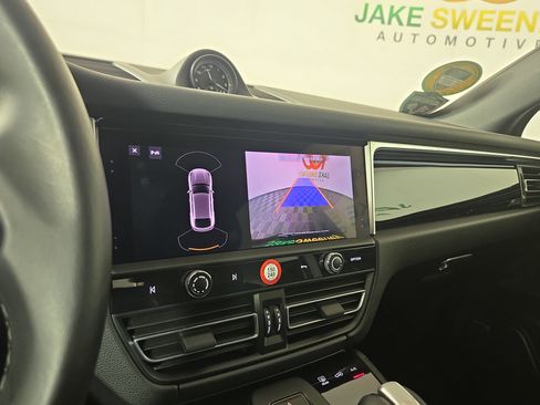 Used 2022 Porsche Macan image 21