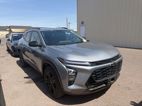 Used 2025 Chevrolet Trax ACTIV w/ Driver Confidence Package image 2