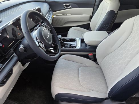 New 2026 Kia Carnival EX image 9