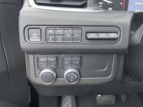 Used 2021 GMC Yukon Denali w/ Denali Premium Package image 23