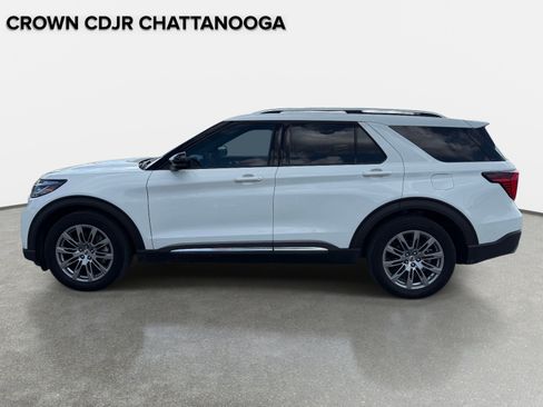 Used 2025 Ford Explorer Platinum RWD image 2