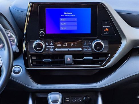 Used 2024 Toyota Highlander LE image 29