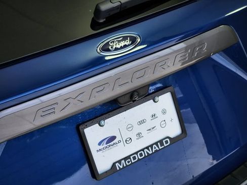 Used 2022 Ford Explorer XLT w/ Equipment Group 202A AWD/4WD image 9
