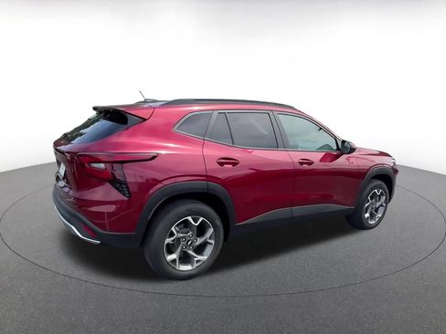 Used 2025 Chevrolet Trax LT w/ LT Convenience Package FWD image 15
