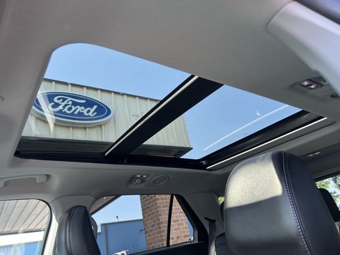 Used 2023 Ford Explorer XLT w/ Equipment Group 202A AWD/4WD image 13