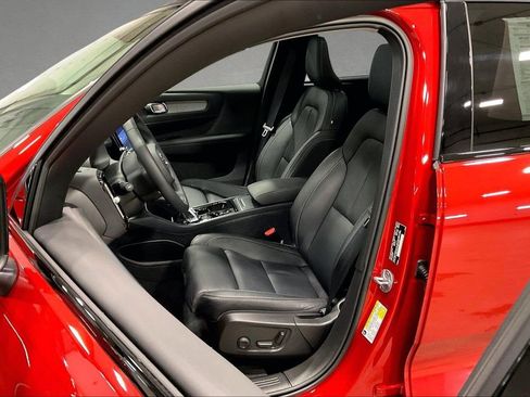 Used 2024 Volvo XC40 B5 Plus w/ Protection Package Premier AWD/4WD image 21