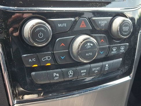 Used 2021 Jeep Grand Cherokee Laredo X AWD/4WD image 15