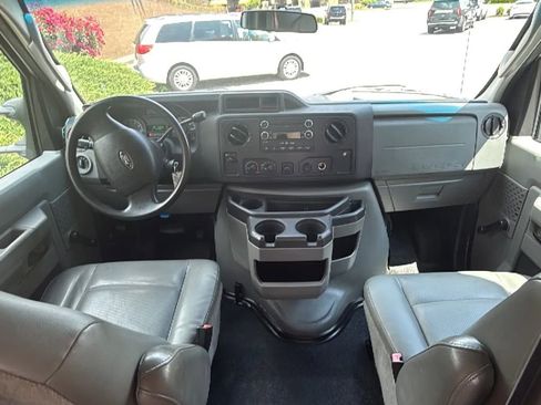 Used 2011 Ford E-450 and Econoline 450 Super Duty RWD image 19