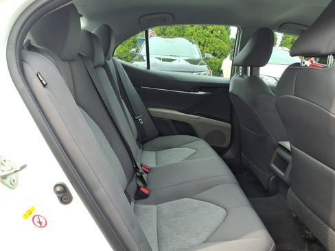 Used 2018 Toyota Camry LE w/ Convenience Package FWD image 12