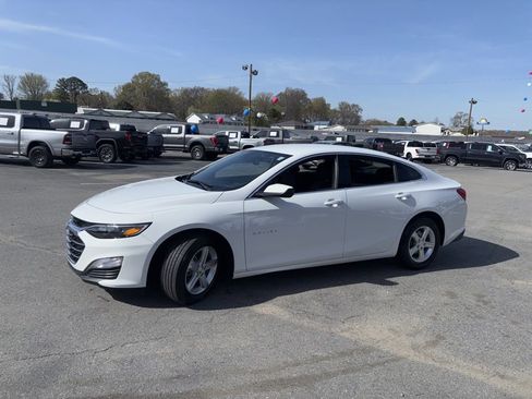 Used 2024 Chevrolet Malibu LS w/ Driver Confidence Package image 2