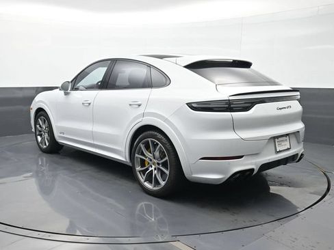 Used 2022 Porsche Cayenne GTS AWD/4WD image 3