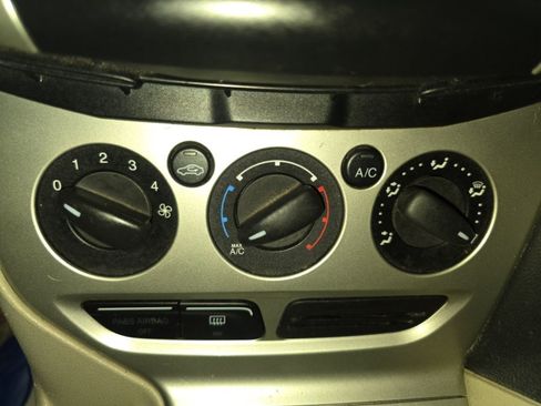 Used 2012 Ford Focus SE FWD image 14