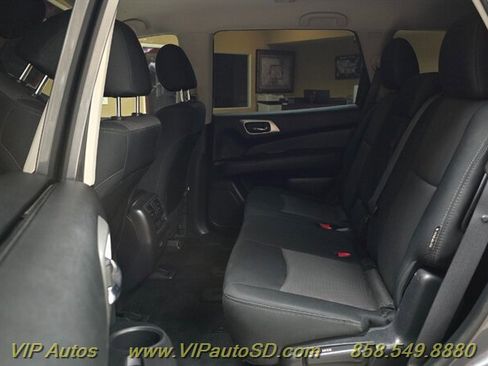 Used 2020 Nissan Pathfinder SV AWD/4WD image 18