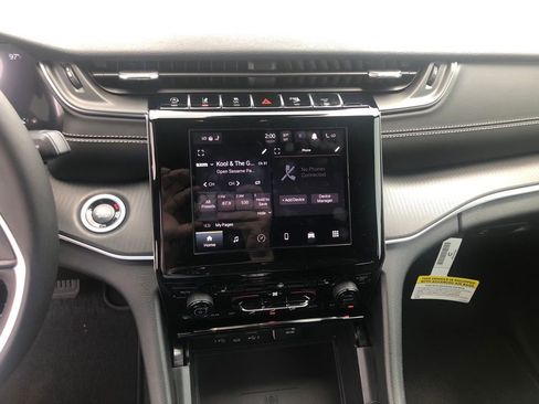 New 2025 Jeep Grand Cherokee Altitude image 22