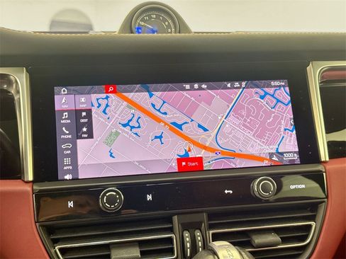 Used 2024 Porsche Macan image 11