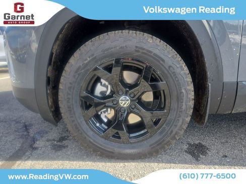 New 2026 Volkswagen Atlas Peak Edition image 9