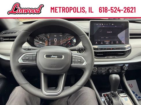Used 2025 Jeep Compass Limited w/ Sun & Sound Group AWD/4WD image 18