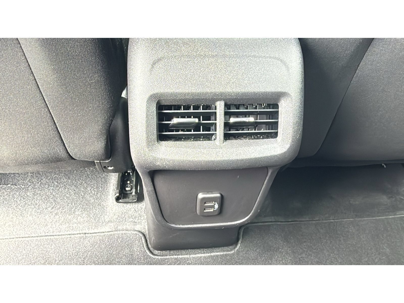 Used 2024 Chevrolet Equinox LT FWD image 34