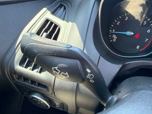 Used 2017 Ford Focus SE w/ Cold Weather Package FWD image 36