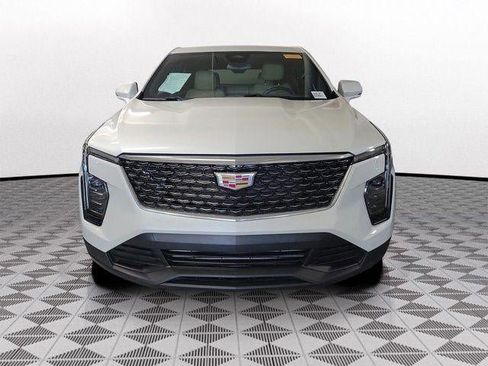 Certified 2024 Cadillac XT4 Luxury image 2