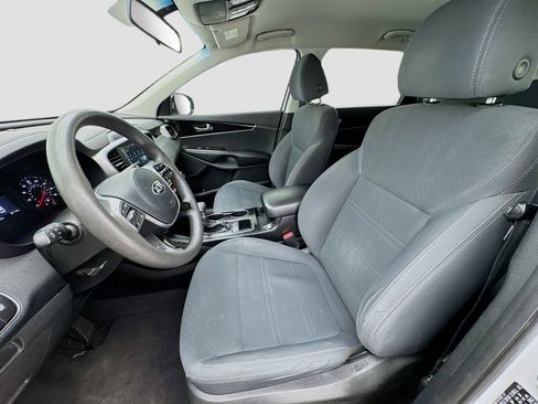 Used 2019 Kia Sorento LX image 13