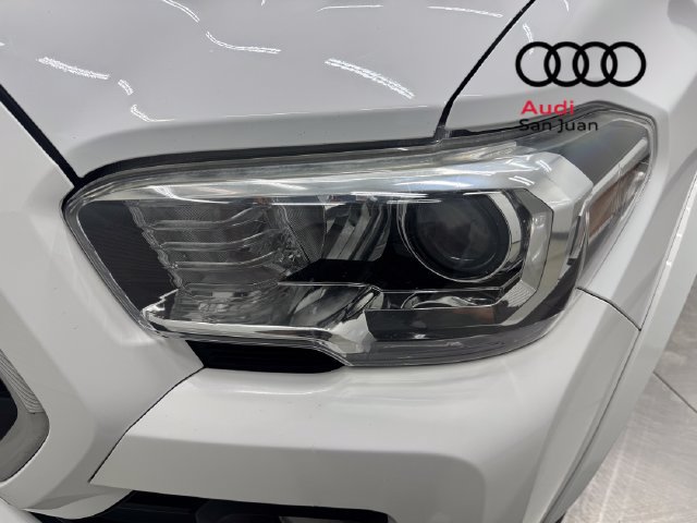 Used 2017 Toyota Tacoma SR5 w/ Tow Package RWD image 4