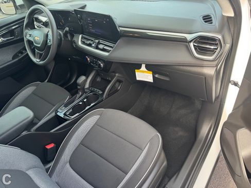 Certified 2026 Chevrolet TrailBlazer LT w/ Driver Confidence Package image 11