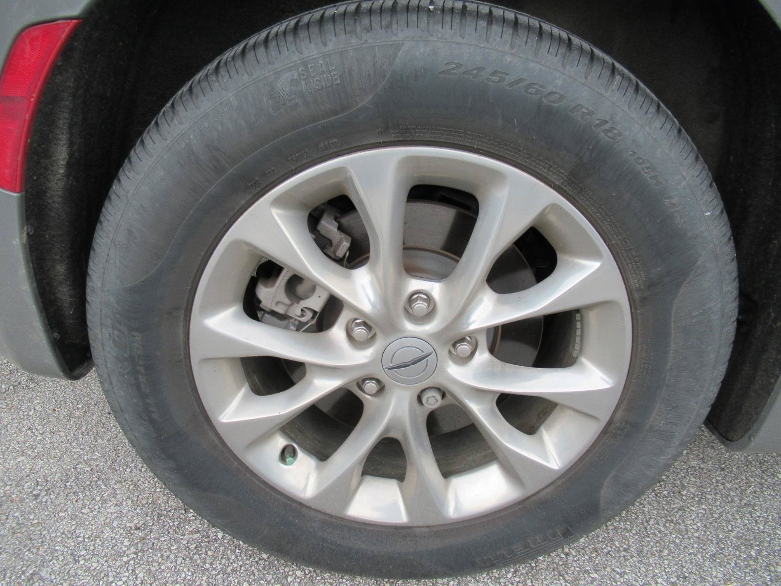 Used 2022 Chrysler Pacifica Touring-L AWD/4WD image 9
