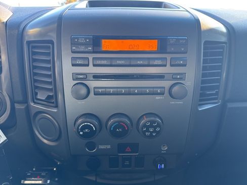 Used 2007 Nissan Titan SE w/ Chrome Pkg W/Pwr Bench image 19