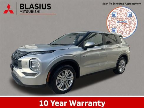 Used 2025 Mitsubishi Outlander ES AWD/4WD image 2