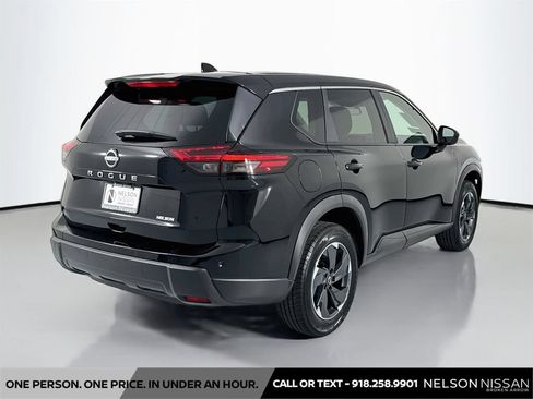 Certified 2025 Nissan Rogue SV FWD image 5