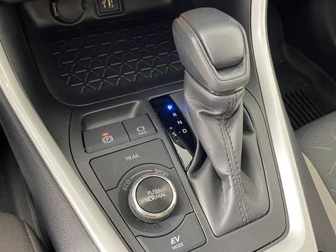 Used 2025 Toyota RAV4 XLE w/ Convenience Package image 9