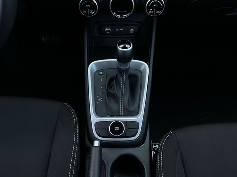 Used 2025 Hyundai Venue SEL image 14