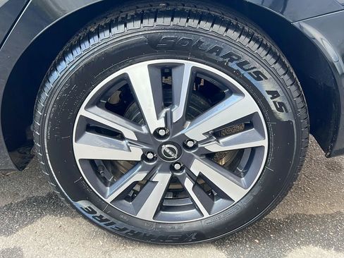 Used 2023 Nissan Versa SV image 10