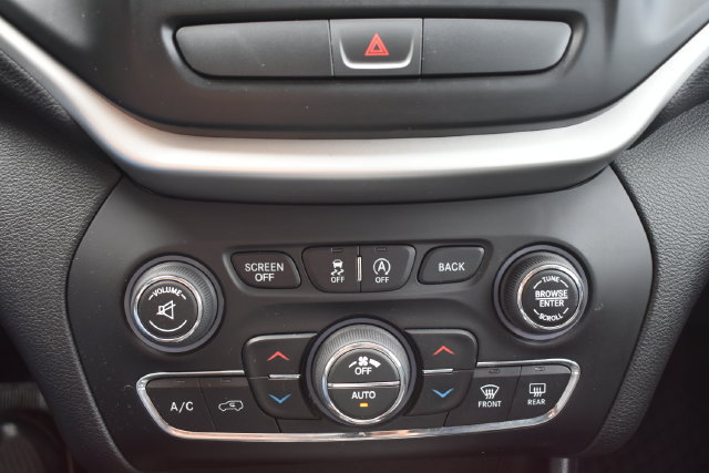 Used 2017 Jeep Cherokee Trailhawk w/ Comfort & Convenience Group AWD/4WD image 33