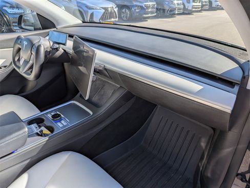Used 2022 Tesla Model Y Performance image 39