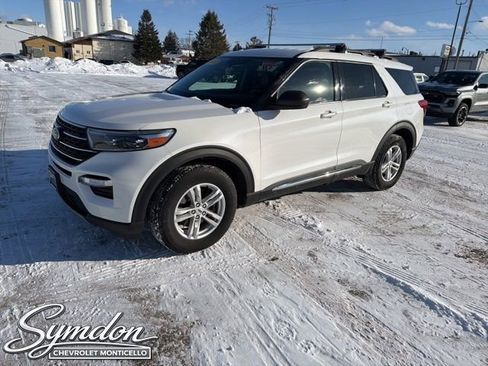 Used 2022 Ford Explorer XLT w/ Equipment Group 202A image 7