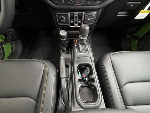 New 2025 Jeep Gladiator Sport image 17