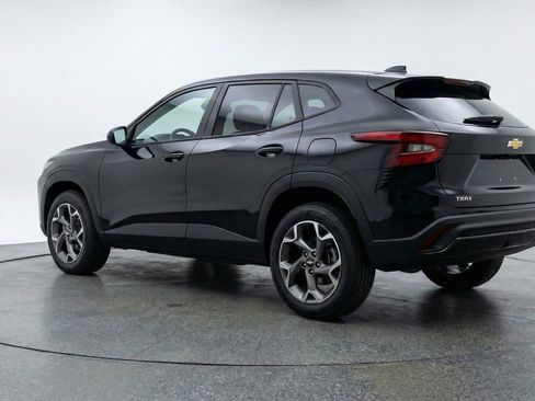 Used 2025 Chevrolet Trax LT w/ LT Convenience Package image 6