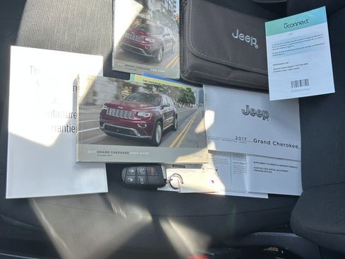 Used 2017 Jeep Grand Cherokee Laredo w/ Quick Order Package 2BE image 22