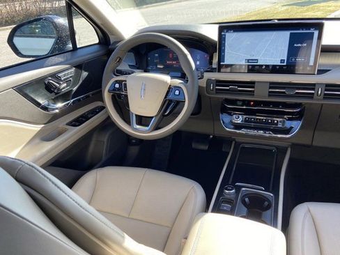 Used 2023 Lincoln Corsair AWD w/ Equipment Group 101A image 11