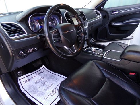 Used 2020 Chrysler 300 Limited image 18