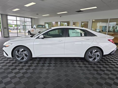 New 2026 Hyundai Elantra Limited FWD image 6