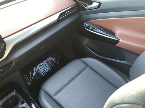 Certified 2021 Volkswagen ID.4 Pro S w/ Gradient Package image 17