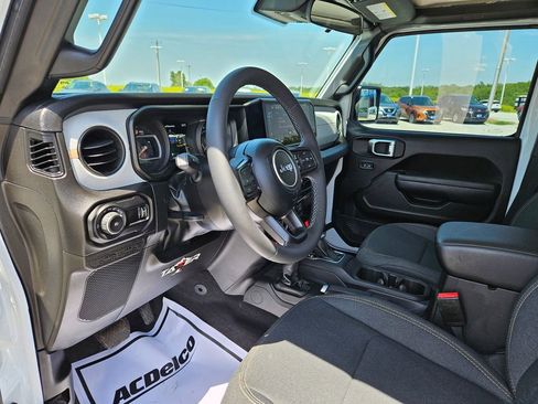 Used 2025 Jeep Wrangler Unlimited Sport AWD/4WD image 25