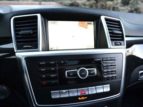 Used 2015 Mercedes-Benz ML 400 4MATIC w/ Accessory Chrome Package image 23